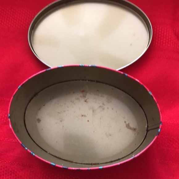 Vintage Stacking/Nesting Tins - Picture 6 of 16